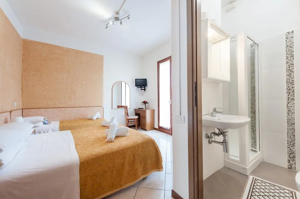 Regina Hotel e Ristorante Punta Marina 3*,